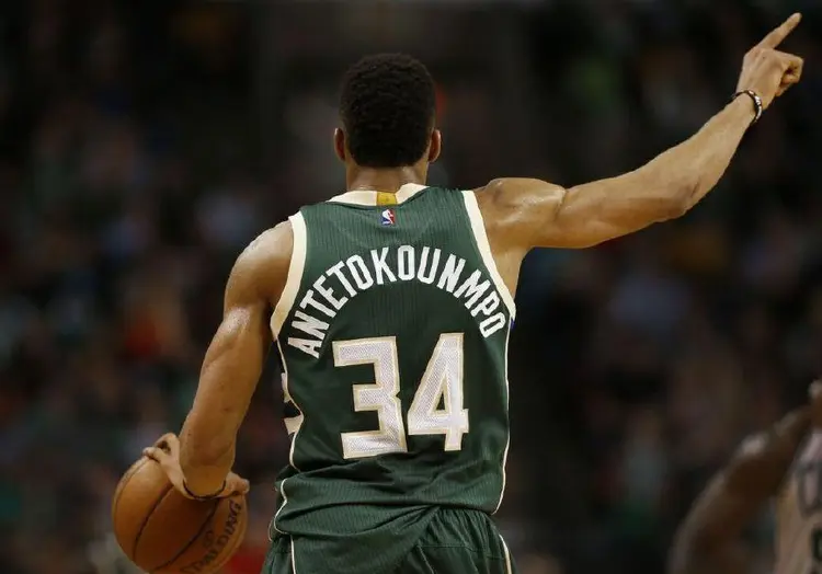 开云体育-雄鹿新秀表现惊艳，全场观众掌声不断，应用作者.-开云体育